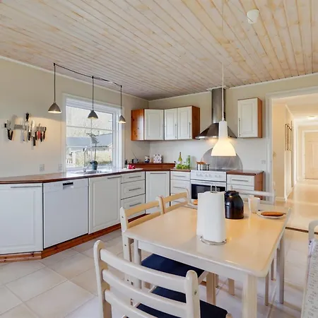 Harrieth - 16km From The Sea By Interhome Hojer